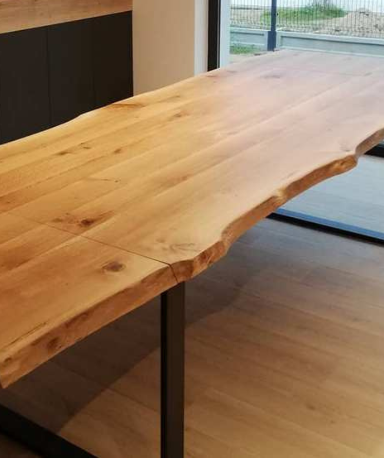 Stół z naturalną krawędzią